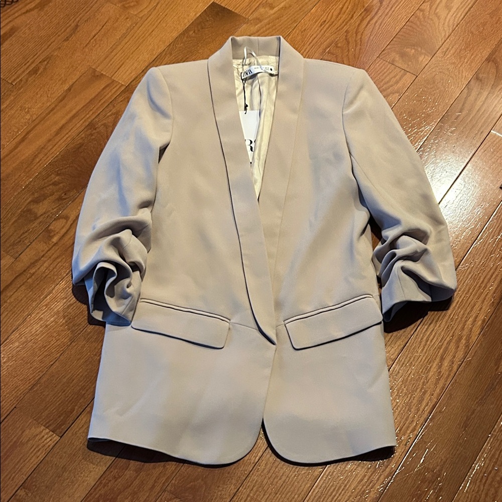 Zara Classic Tan Blazer - Picture 2 of 8